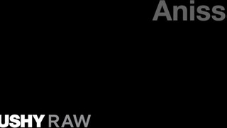 TUSHYRAW - Anissa Kate fenekébe kárót tolnak