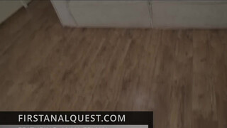 Anna Esman fenékbe dugva