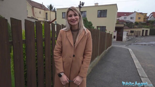 Public Agent - Marsianna Amon a méretes csöcsű spiné