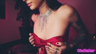 Gia Baker a tüzes latina nőci