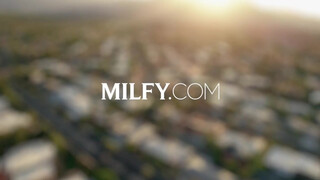 MILFY - Penny Barber muffja megkúrelva