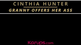 Karups - Cinthia Hunter hátsó bejáratba tolva