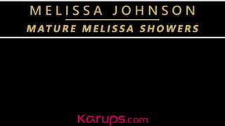 Melissa Johnson a kádban maszturbál
