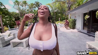 BANGBROS - Yum Thee Boss az óriás cickós milf