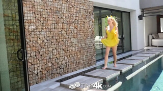 Tiny4k - Raylin Ann a pokémon cosplayes kisasszony