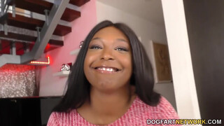 Rachel Raxxx az óriás kannás csoki milf