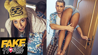 Fake Hostel Porn - Cassie Del Isla a gyönyörű turista nőci