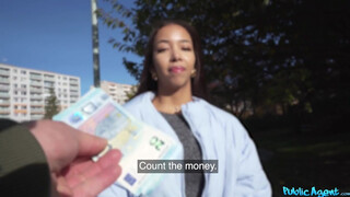 Public Agent - Karcsú ázsiai szépség hatalmas fenékkel és pici mellbimbókkal, szűk muffja megfeszül