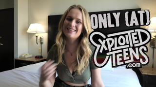 Jessa Rhodes kúrel és lenyeli a spermát az legelső jelenetében