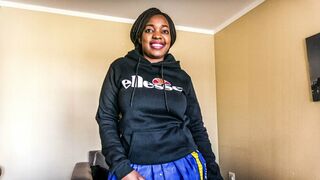 Afrikai iskolás spiné munkát keres a tanulmányaihoz