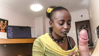 Nyakörves barna kurva nyáladzik a főnök káróján