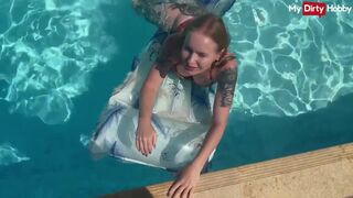 Emma wolf a tüzes spiné aki a medencében közösül vadul