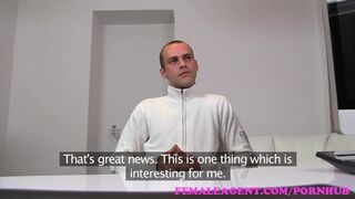 Izgató milf ügynök teszteli a hardcore krapekot