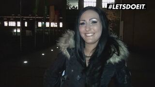 Mira grey német néger szajha bassza az idegent pénzért a buszon